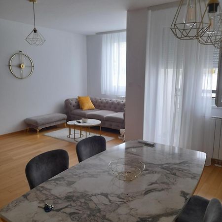 Apartman Lena Lägenhet Banja Luka Exteriör bild