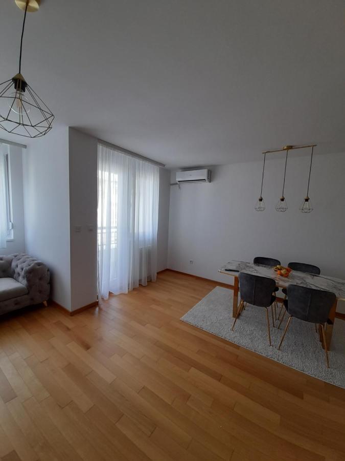 Apartman Lena Lägenhet Banja Luka Exteriör bild