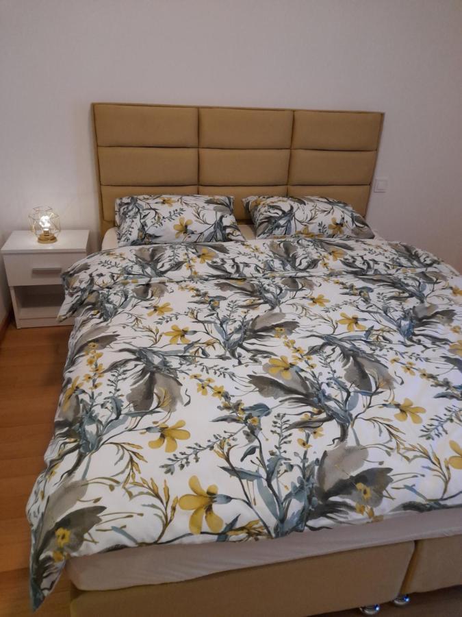 Apartman Lena Lägenhet Banja Luka Exteriör bild